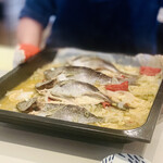 anchoa - ③ 魚：イサキのメノルカ島風オーブン焼き（玉葱+フェンネル+トマト+レモン敷き焼き）、白ワイン+オリーブオイルのソース