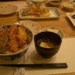 天ぷら新宿つな八 - お好み天丼１３６５円(手前）、菜彩膳１５７５円(奥）