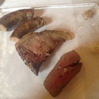 ウシマル - 「本日のお肉」 香取産黒毛和牛、山羊ソーセージ、仔猪