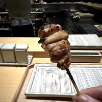 鳥カミ GARDEN CITY - ＊火入れが秀逸で、脂がのりジューシーで美味しいの。塩の塩梅も絶妙で絶品。
