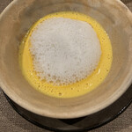 ドゥ・クルール - 人参のポタージュの中に旬の子持ちバイ貝