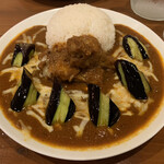 オカノカリー - ナスとチーズのスパイシーチキンカレー