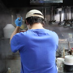 自家製麺 ら～めん かり屋 - 男の背中