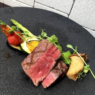 【牛肉専門店コース”Premium”】メイン『黒毛和牛赤身ステーキ 80g』 前菜5種やパスタなど全6品 ドリンク付 : 楽食倶楽部 裏小路 ...