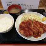 鉄板酒場 福田家 - 極厚とんかつ定食