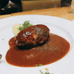 洋食 おがた - 走る豚と赤牛のハンバーグ