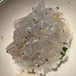 温石 - 生シラス丼。デカい、太い、美味い