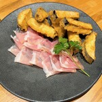 洋食 おがた - 賀茂茄子のフリットと生ハム