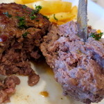 シェ・トト - 粗挽きの肉肉しい食感がめっちゃ美味しい♪