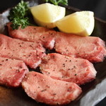 Wagyuu Yakiniku Bassare - 牛 特選塩タン(厚切り） 感動していただきます!