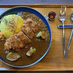 カレーアンドカフェ エム - Mサイズ 900円 +ナス 100円 +チキンカツ 250円