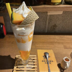 ROJIURA Café - 北海道メロンのパフェ