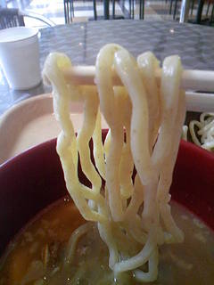 Eat it! - 全粒粉入りの麺の表情