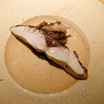 マンサルヴァ - 佐島産カンパチ
      茄子・オリーブ・松の実