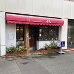 Fuji - お店は日銀通りから少し入った所にあります。