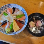 玉寿司 - ◆「上ちらし丼」玉寿司さんの看板的な豪華で華やかな ちらし丼です✨