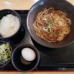 Yude Tarou Motsu Jirou - 朝セット（納豆、生卵、温そば）配膳時