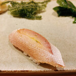 不動前 すし 岩澤 - 鯛のこども　名前忘れた