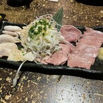 豚小家 - 202306  もつ刺し5点盛り（こぶくろ・がつ・はらみ・たん・はつ）