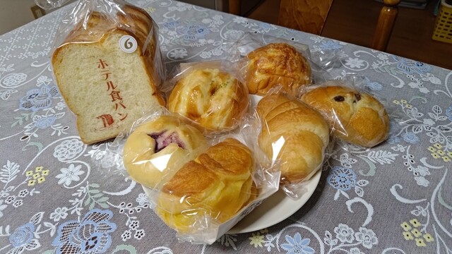 パン工場 御所野店 - 四ツ小屋（パン）の写真