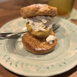 cafe Cwtch - ＊ ビスケットサンド　焼き芋クリームチーズ　580円