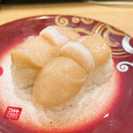 回転寿し トリトン - 【2023年03月】北海道産生ほたて＠385円(込)。