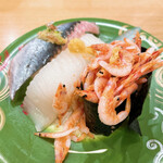 回転寿し トリトン - 【2023年03月】季節の三種盛り（桜エビ、にしん、やりいか）＠484円(込)。