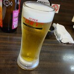 串焼 のんき - まずは生ビール(中)で乾杯 (アサヒスーパードライ) ¥550