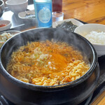 韓国家庭料理 炭火焼肉 しんちゃん - 辛ラーメンセットと眞露
