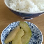 江ちゃんラーメン - 瓜…と思う…カリッコリッ♪