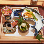 Takiya - 八寸 　富山産白海老にキャビア、山口赤雲丹に胡麻豆腐、北寄貝炙りもずく酢、バチコ炙り、ほぐした甘鯛に三つ葉のお浸し