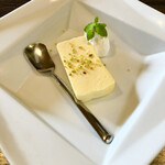 ピッツエリアバール　CACTUS　D'ORO - ホワイトチョコチーズテリーヌ