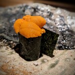 千葉たかおか - この日から余市が始まったとの事。水の切り方か、たかおかさんの雲丹は、素晴らしく美味しい。これだけ北海道産。8月には千葉産雲丹も？昨年は4日しか提供出来なかったそうです。