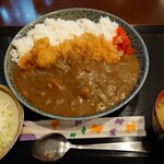 ダンkitchen しんまち食堂 - カツカレー 980円 全景