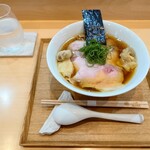 らぁ麺 飯田商店 - ワンタン入りしょうゆチャーシュー麺