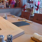 すしやのたい悟 - 外側のカウンターは柳鮨時代の物で、柳鮨店主からの寄贈です。