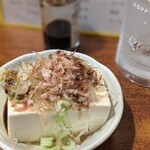 もつ焼きとん兵衛 - 冷奴。うん、こういうのでいいんだよ。こういうのがいいんだよ！感