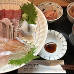 いりいち - あら汁や一品皿まで美味しい