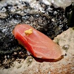 千葉たかおか - 美味しい金目鯛はたくさん頂きましたが、骨から取った出汁醤油に漬けた、この金目は唯一無二。人肌のシャリに濃い旨み、いつ食べても圧倒されます。