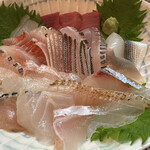 いりいち - 一つ一つ丁寧に下処理され臭みのない厳選ネタ。