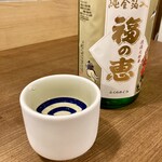 Tokuda Saketen - 奈良の酒「福の恵」純金箔入り。540円也。