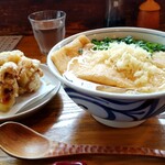 Maruken - 大判きつねうどん(冷) 700円、大盛り 100円、鶏天 300円