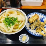 純手打ち讃岐うどん五郎 - あつあつうどん小¥500
      ミニちくわ&こんぶ¥150