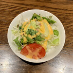 ニユートーキヨービヤホール - ハンバーグナポリタンスパゲッティ ¥1,050 のサラダ