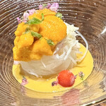 赤坂 鮨大谷 - 塩水馬糞雲丹とズワイ蟹のビーフン