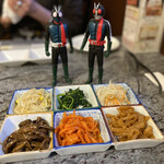 川崎名物 炭火焼肉 食道園 - ナムル盛り合わせと①号、②号