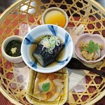 Soui Washoku Nomura - かご盛
                      茄子揚げ浸し、鰆ちり酢和え、白身魚南蛮漬け、東寺蒸し亀甲餡、和布蕪