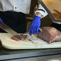 リュクス ダイニング ハプナ - 注文するとその場で切ってくださいます