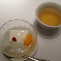 重慶飯店 岡山店 - 杏仁豆腐、ジャスミン茶