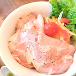 麺屋 春花 - チャーシュー丼